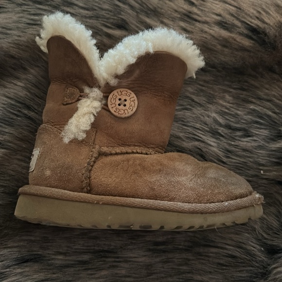 UGG Chestnut Boots Bailey Buttons Girls 9 - Picture 2 of 7